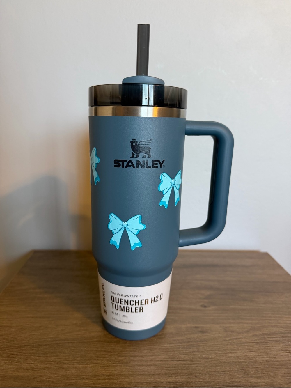 BNWT Stanley Blue Spruce 30oz Quencher Tumbler - Blue with Aqua Bow Accents